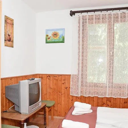 Ξενοδοχείο Hotel Bungallo 2*